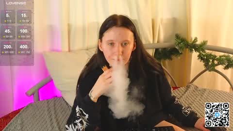 Snapshot of moon_avengers chatting on 01.12.25 Lola online show from 01.12.25