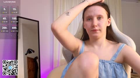 Snapshot of moon_avengers chatting on 01.27.25 Lola online show from 01.27.25