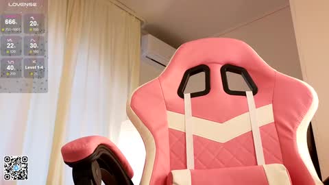 Snapshot of moon_avengers chatting on 02.03.25 Lola online show from 02.03.25