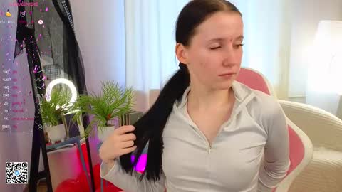 Snapshot of moon_avengers chatting on 02.24.25 Lola online show from 02.24.25