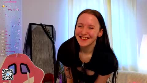 Snapshot of moon_avengers chatting on 02.27.25 Lola online show from 02.27.25