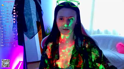 Snapshot of moon_avengers chatting on 02.28.25 Lola online show from 02.28.25