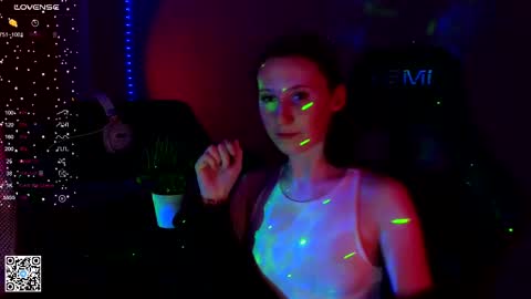 Snapshot of moon_avengers chatting on 02.28.25 Lola online show from 02.28.25