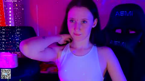 Snapshot of moon_avengers chatting on 03.06.25 Lola online show from 03.06.25