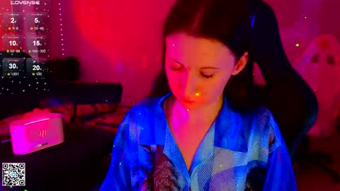 Snapshot of moon_avengers chatting on 03.06.25 Lola online show from 03.06.25