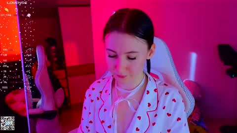 Snapshot of moon_avengers chatting on 03.10.25 Lola online show from 03.10.25