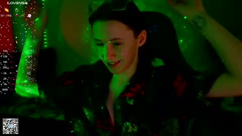 Snapshot of moon_avengers chatting on 03.11.25 Lola online show from 03.11.25