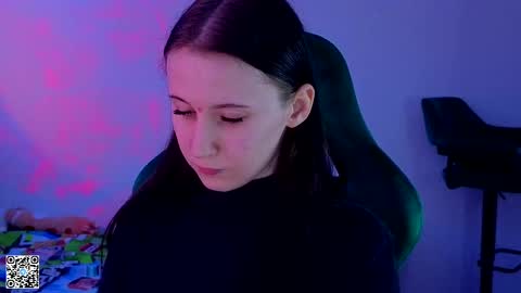 Snapshot of moon_avengers chatting on 03.12.25 Lola online show from 03.12.25