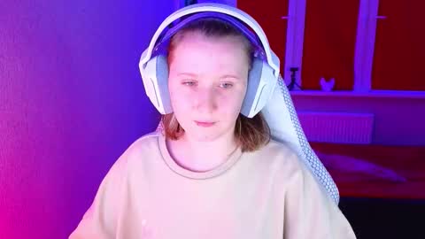 Snapshot of moon_avengers chatting on 11.14.25 Lola online show from 11.14.25