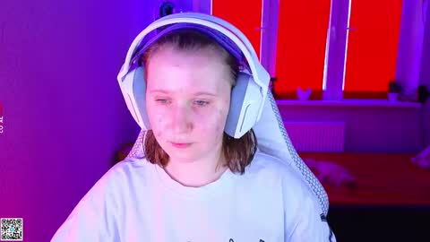 Snapshot of moon_avengers chatting on 11.24.25 Lola online show from 11.24.25