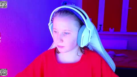 Snapshot of moon_avengers chatting on 12.02.25 Lola online show from 12.02.25