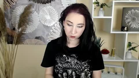 Snapshot of moon_foxy_ chatting on 10.05.25 Diana online show from 10.05.25