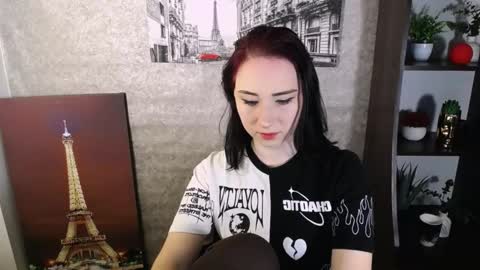 Snapshot of moon_foxy_ chatting on 10.27.25 Diana online show from 10.27.25