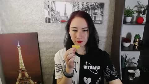 Snapshot of moon_foxy_ chatting on 10.28.25 Diana online show from 10.28.25