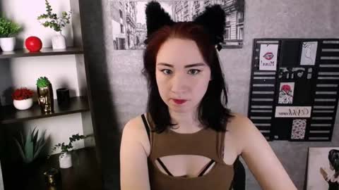 Snapshot of moon_foxy_ chatting on 11.10.25 Diana online show from 11.10.25