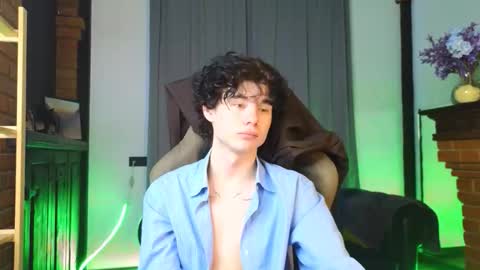 Snapshot of moon_gloww chatting on 02.15.26 moon_gloww online show from 02.15.26