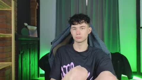 Snapshot of moon_gloww chatting on 02.22.26 moon_gloww online show from 02.22.26