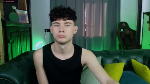 Snapshot of moon_gloww chatting on 02.27.26 moon_gloww online show from 02.27.26