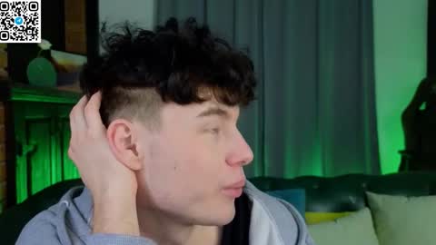 Snapshot of moon_gloww chatting on 02.28.26 moon_gloww online show from 02.28.26