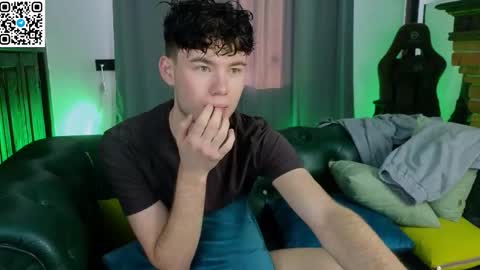 Snapshot of moon_gloww chatting on 03.01.26 moon_gloww online show from 03.01.26