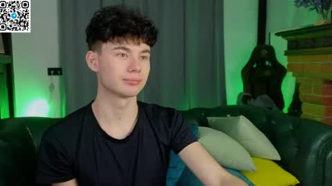 Snapshot of moon_gloww chatting on 03.01.26 moon_gloww online show from 03.01.26