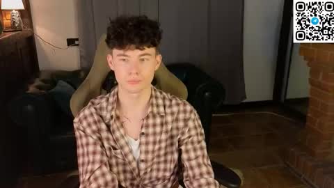 Snapshot of moon_gloww chatting on 03.05.26 moon_gloww online show from 03.05.26