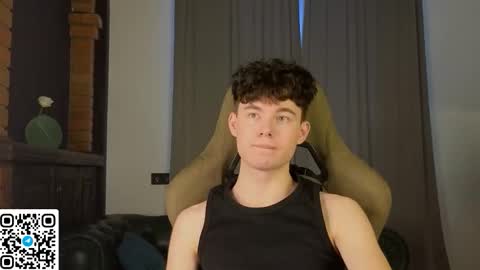 Snapshot of moon_gloww chatting on 03.08.26 moon_gloww online show from 03.08.26