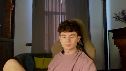 Snapshot of moon_gloww chatting on 03.11.26 moon_gloww online show from 03.11.26