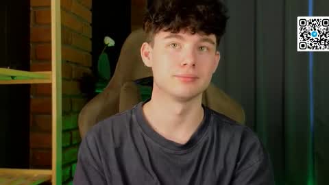 Snapshot of moon_gloww chatting on 03.18.26 moon_gloww online show from 03.18.26