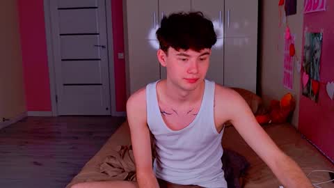 Snapshot of moon_gloww chatting on 03.22.26 moon_gloww online show from 03.22.26