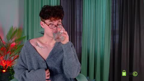 Snapshot of moon_gloww chatting on 03.24.26 moon_gloww online show from 03.24.26