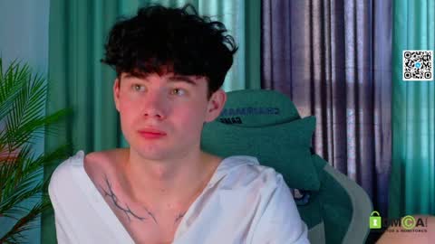 Snapshot of moon_gloww chatting on 04.03.26 moon_gloww online show from 04.03.26