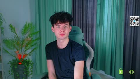 Snapshot of moon_gloww chatting on 04.07.26 moon_gloww online show from 04.07.26