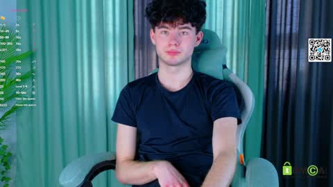 Snapshot of moon_gloww chatting on 04.09.26 moon_gloww online show from 04.09.26