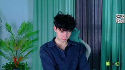 Snapshot of moon_gloww chatting on 04.14.26 moon_gloww online show from 04.14.26