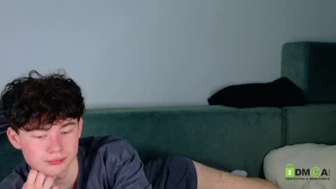 Snapshot of moon_gloww chatting on 04.15.26 moon_gloww online show from 04.15.26