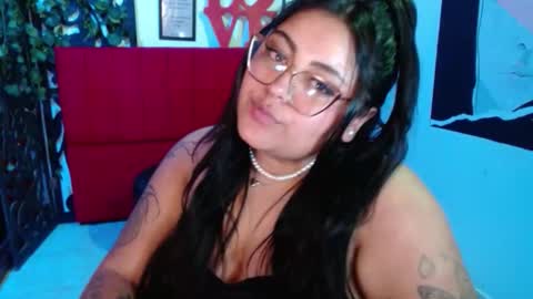 Snapshot of moon_sunflowers chatting on 11.15.25 moon_sunflowers online show from 11.15.25