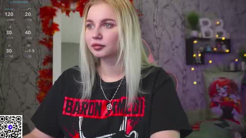 Snapshot of moon_valkyriie chatting on 11.07.25 Emilia online show from 11.07.25