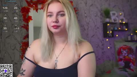 Snapshot of moon_valkyriie chatting on 11.15.25 Emilia online show from 11.15.25