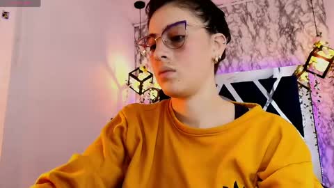 Snapshot of moon_winy chatting on 05.11.26 Winy online show from 05.11.26