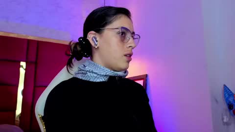Snapshot of moon_winy chatting on 05.25.26 Winy online show from 05.25.26