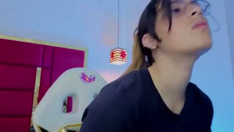 Snapshot of moon_winy chatting on 06.24.26 Winy online show from 06.24.26