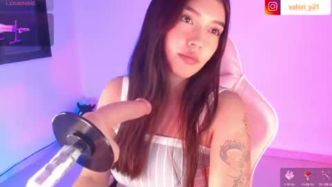 Snapshot of moonbella_bell chatting on 07.21.26 bell online show from 07.21.26