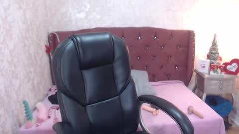 Snapshot of mooncharlotte chatting on 12.16.24 Charlotte online show from 12.16.24