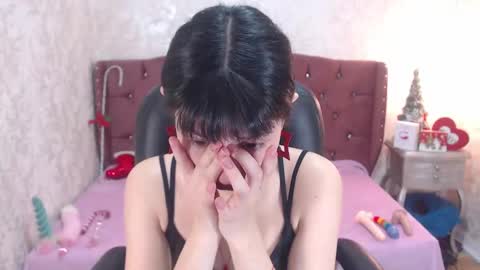 Snapshot of mooncharlotte chatting on 12.22.24 Charlotte online show from 12.22.24