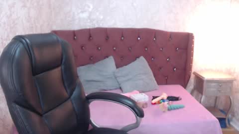 Snapshot of mooncharlotte chatting on 12.28.24 Charlotte online show from 12.28.24