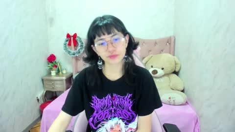 Snapshot of mooncharlotte chatting on 01.05.25 Charlotte online show from 01.05.25