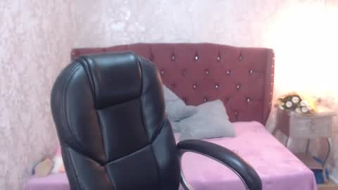 Snapshot of mooncharlotte chatting on 01.08.25 Charlotte online show from 01.08.25