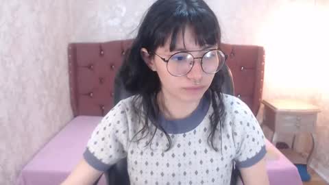 Snapshot of mooncharlotte chatting on 02.05.25 Charlotte online show from 02.05.25