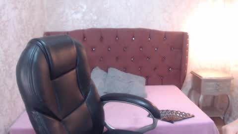 Snapshot of mooncharlotte chatting on 02.15.25 Charlotte online show from 02.15.25